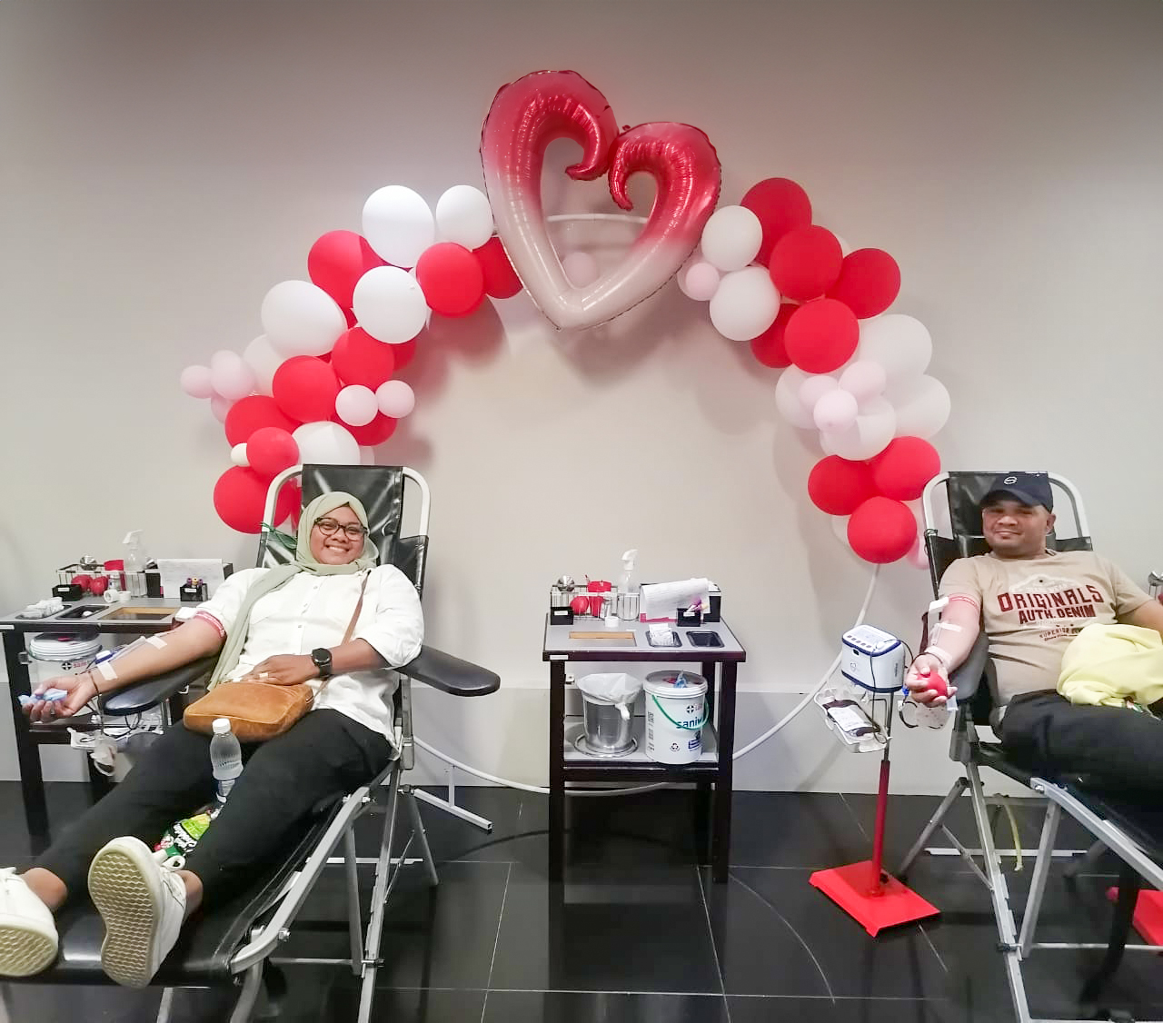 Asfraf and Thurieyyah Maart donating blood at N1 City Mall on the love chairs